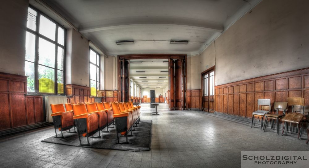 OWL School ein Lost Place in Belgien - verlassene Schule of decay