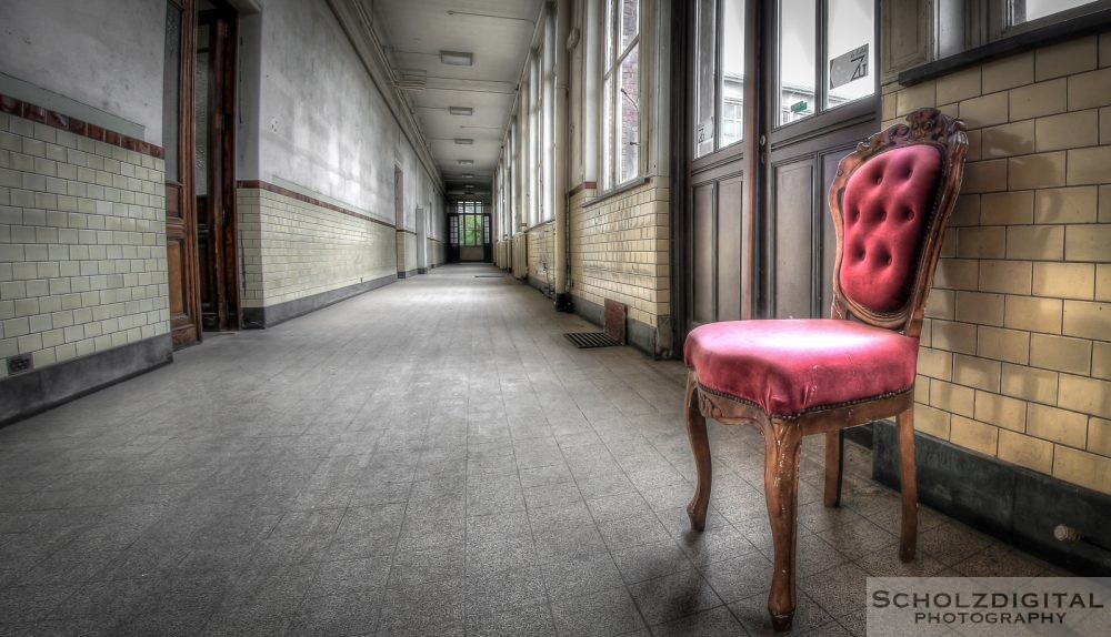 OWL School ein Lost Place in Belgien - verlassene Schule of decay