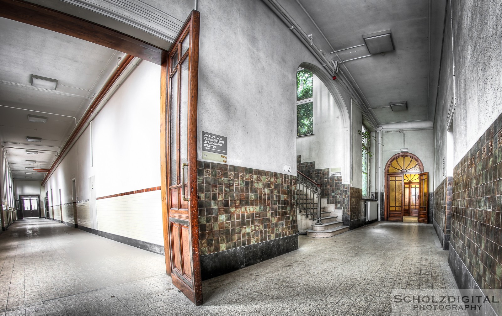 OWL School ein Lost Place in Belgien - verlassene Schule of decay