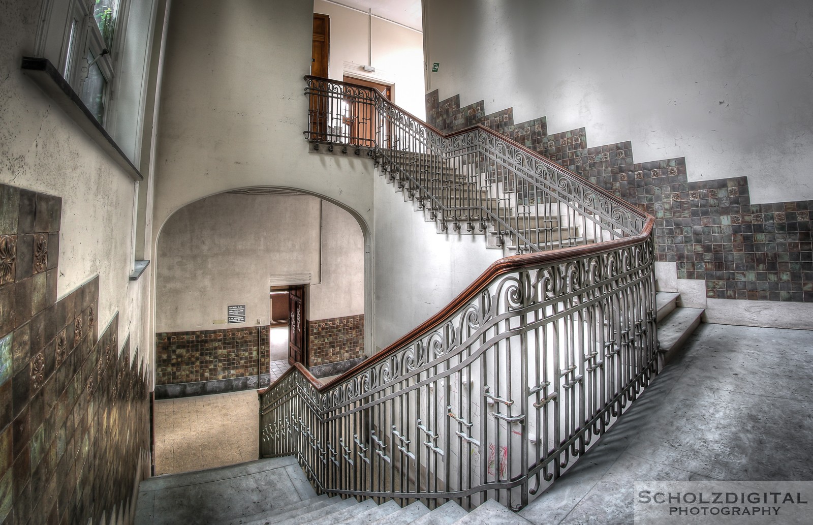 OWL School ein Lost Place in Belgien - verlassene Schule of decay