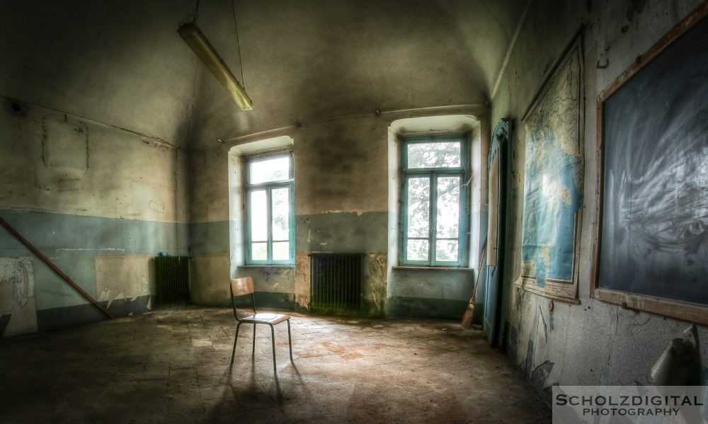 Lezione die Geografia - verlassene Schule int Italien ein Lost Place - urbex