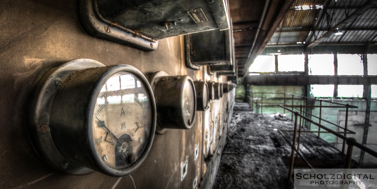 Lost Place urbex Control Room Belgien verlassene Industrieanlage Serraing verlaaten abandoned