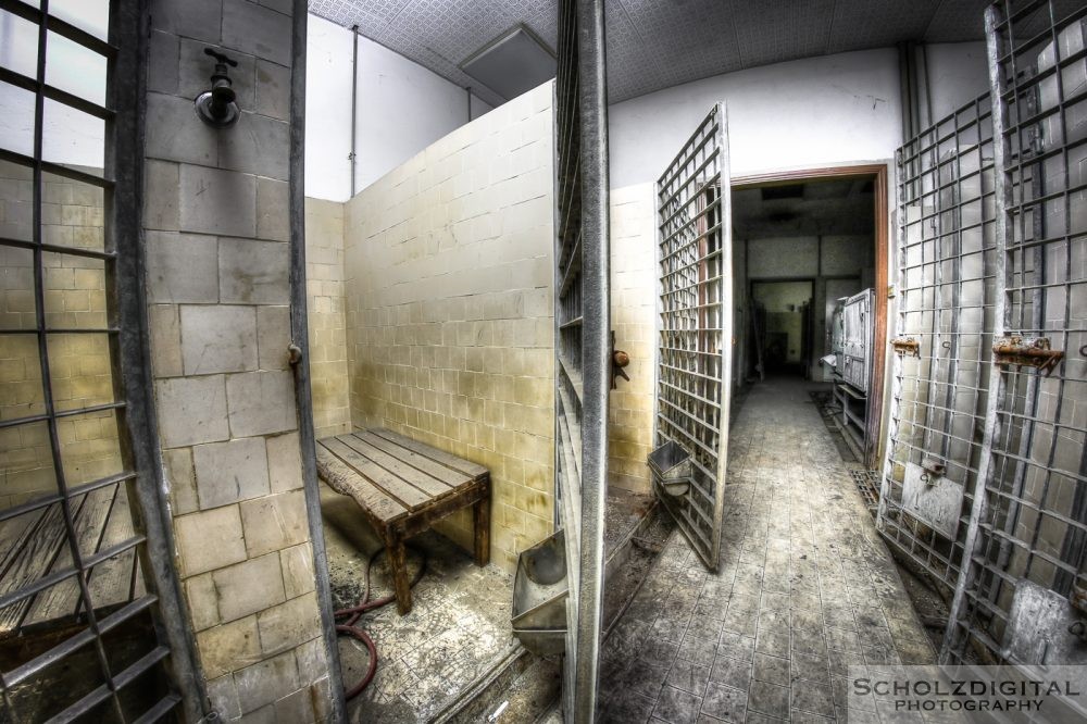 Animal Experiment lado del male Urbex Italien Lost Place verlassener Ort