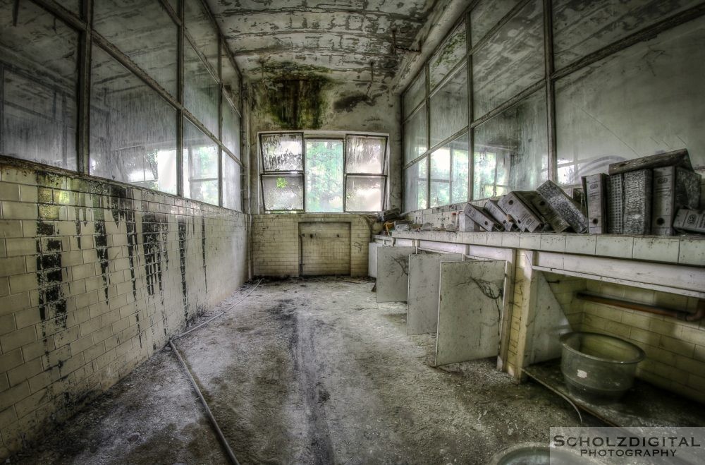 Animal Experiment lado del male Urbex Italien Lost Place verlassener Ort