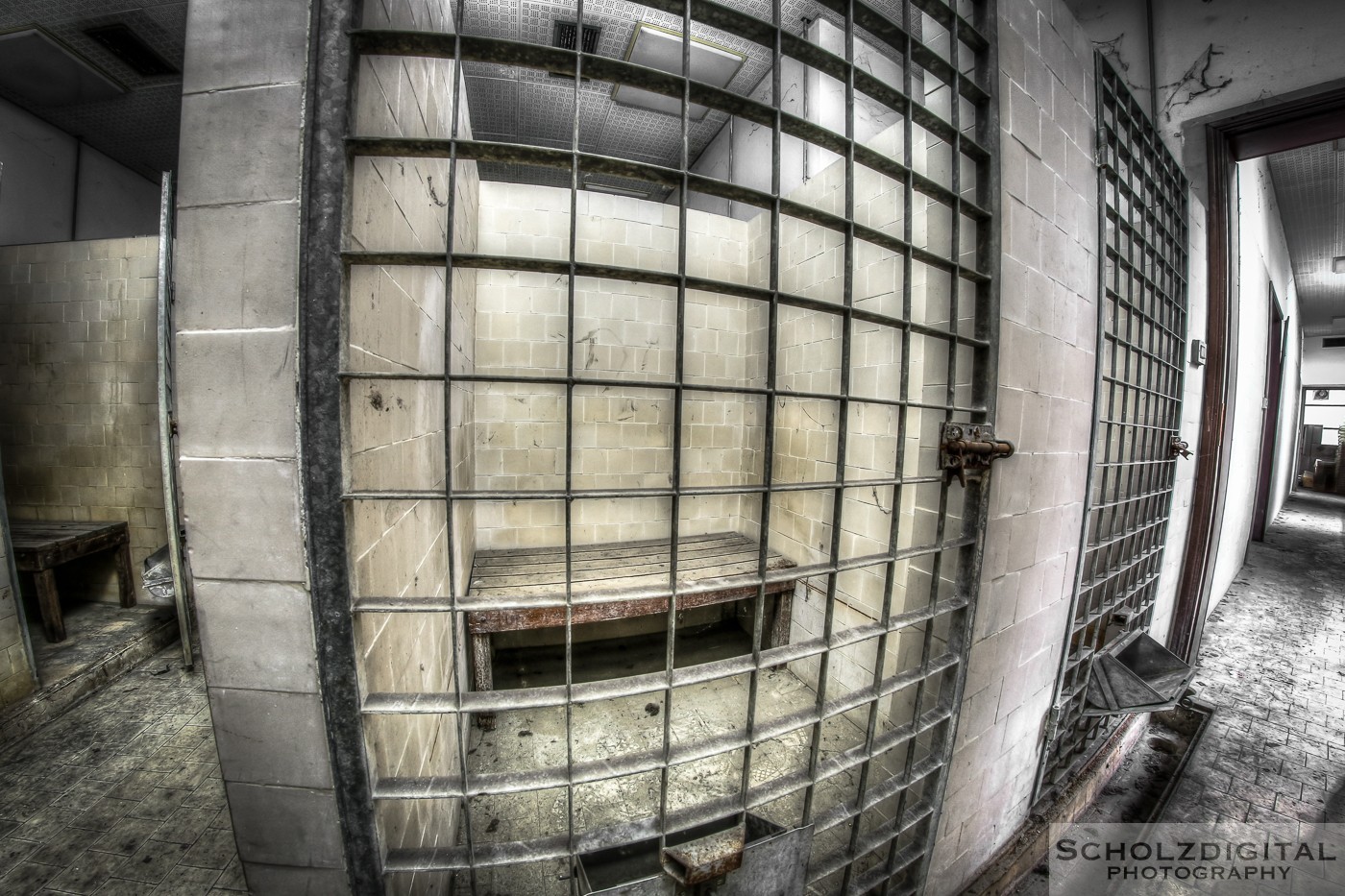 Animal Experiment lado del male Urbex Italien Lost Place verlassener Ort