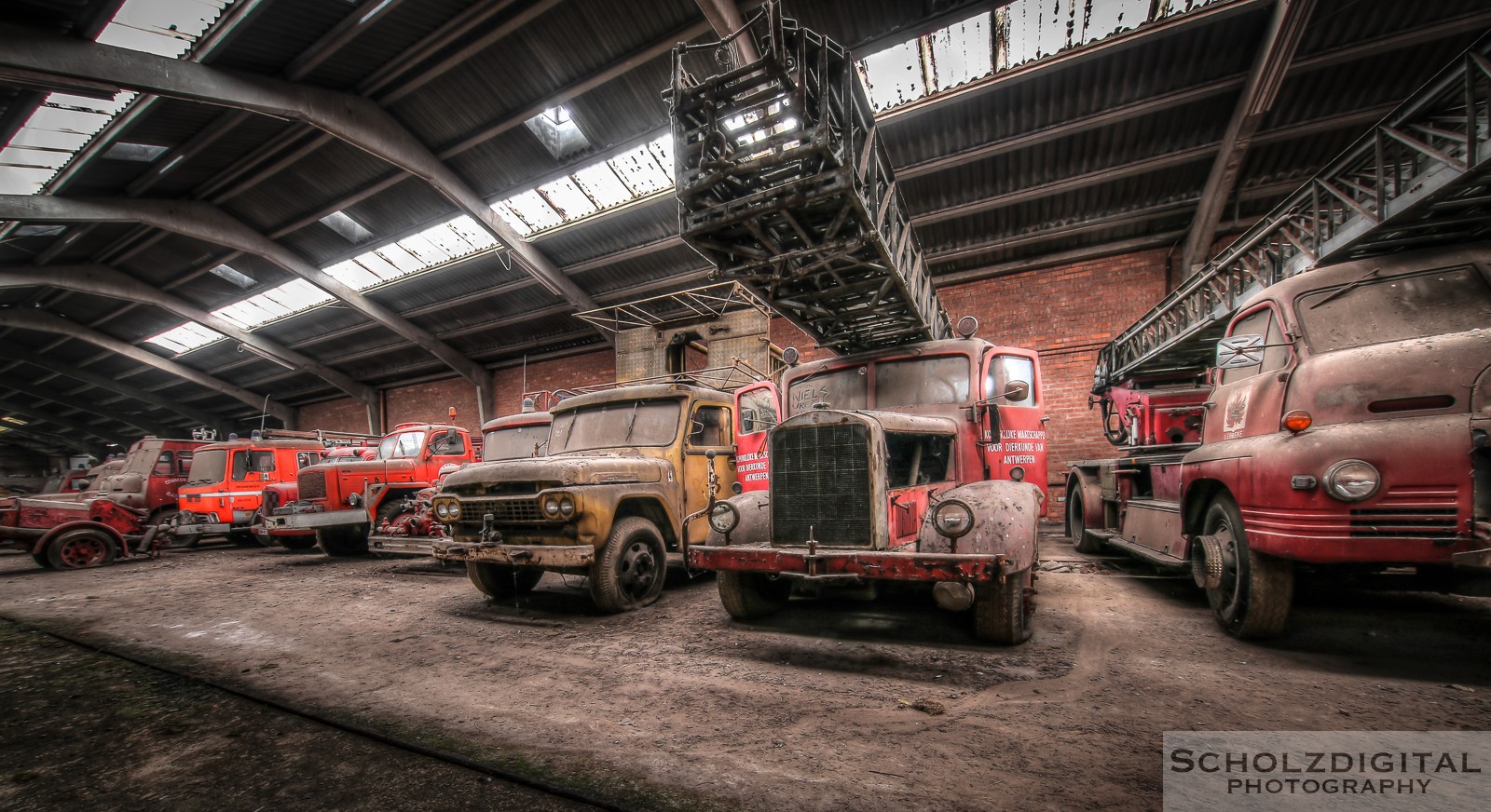 Abandoned, Feuerwehr, Fire Figther Trucks, HDR, Lost Place, UE, Urban exploration, Urbex, verlassen, Verlassene Orte, Verlassene Orte in Belgien, verlaten