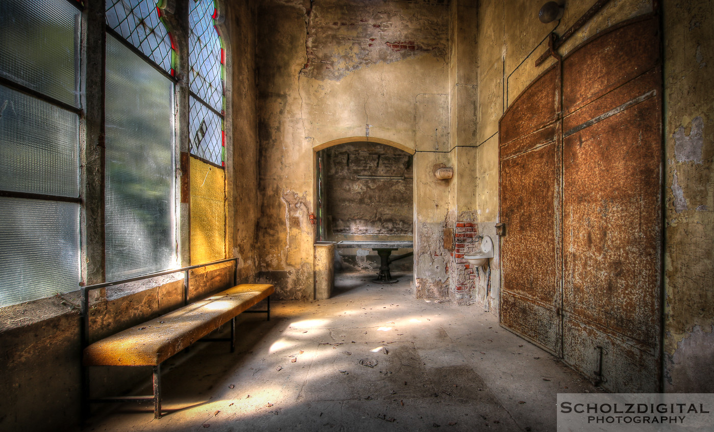 Abandoned, beelden, Decay, forgotten, Leichenhalle, Lost Place, Morgue, Ost, Osten, Sachsen, Urban exploration, Urbex, urbexlocatie, verlassen, Verlassene Orte