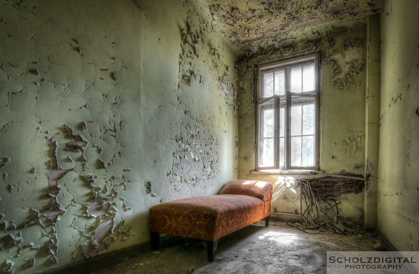 Abandoned, beelden, Decay, Erzgebirge, forgotten, Knutschmund, Kussmund Klinik, Kussmund Sanatorium, Lost Place, Ost, Osten, Sachsen, Schimmelbude, Urban exploration, Urbex, urbexlocatie, verlassen, Verlassene Orte