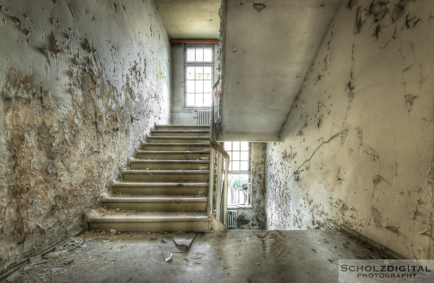 Abandoned, beelden, Decay, Erzgebirge, forgotten, Knutschmund, Kussmund Klinik, Kussmund Sanatorium, Lost Place, Ost, Osten, Sachsen, Schimmelbude, Urban exploration, Urbex, urbexlocatie, verlassen, Verlassene Orte