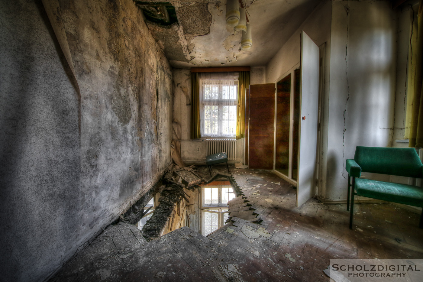 Abandoned, beelden, Decay, Erzgebirge, forgotten, Knutschmund, Kussmund Klinik, Kussmund Sanatorium, Lost Place, Ost, Osten, Sachsen, Schimmelbude, Urban exploration, Urbex, urbexlocatie, verlassen, Verlassene Orte