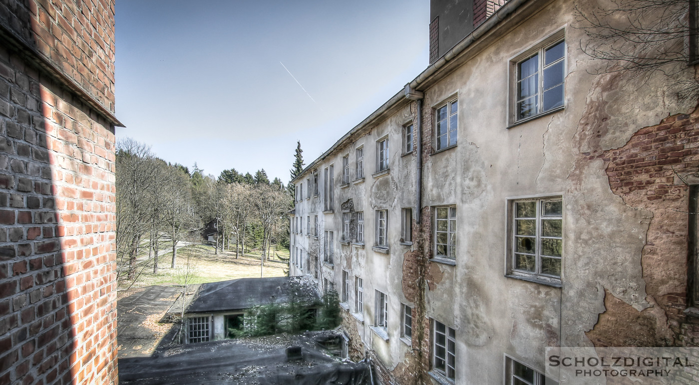 Abandoned, beelden, Decay, Erzgebirge, forgotten, Knutschmund, Kussmund Klinik, Kussmund Sanatorium, Lost Place, Ost, Osten, Sachsen, Schimmelbude, Urban exploration, Urbex, urbexlocatie, verlassen, Verlassene Orte