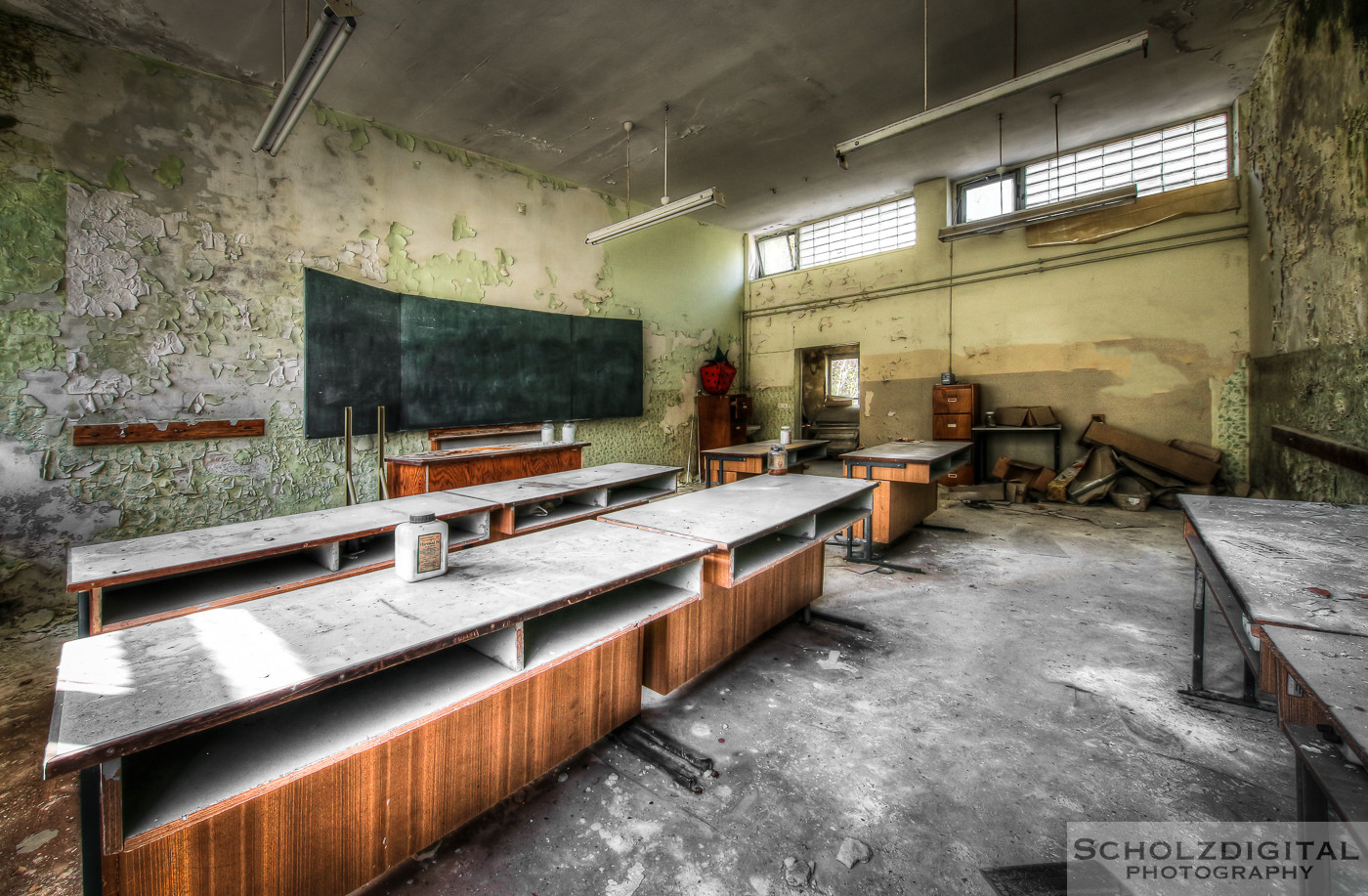 Abandoned, beelden, Decay, forgotten, Lost Place, School of decay, Strawberry School, Urban exploration, Urbex, urbexlocatie, verlassen, Verlassene Orte, verlassene Schule