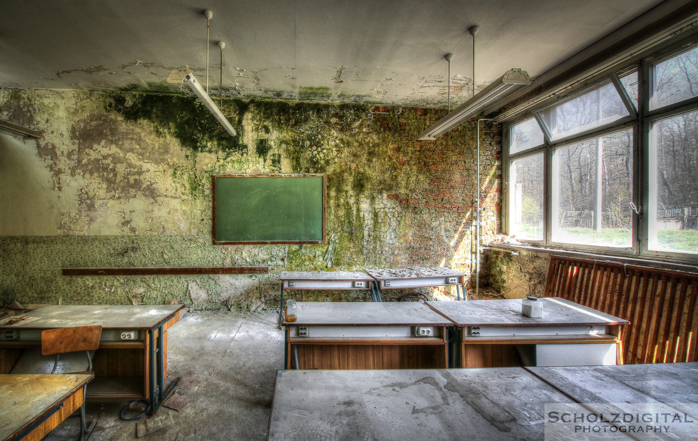 Abandoned, beelden, Decay, forgotten, Lost Place, School of decay, Strawberry School, Urban exploration, Urbex, urbexlocatie, verlassen, Verlassene Orte, verlassene Schule