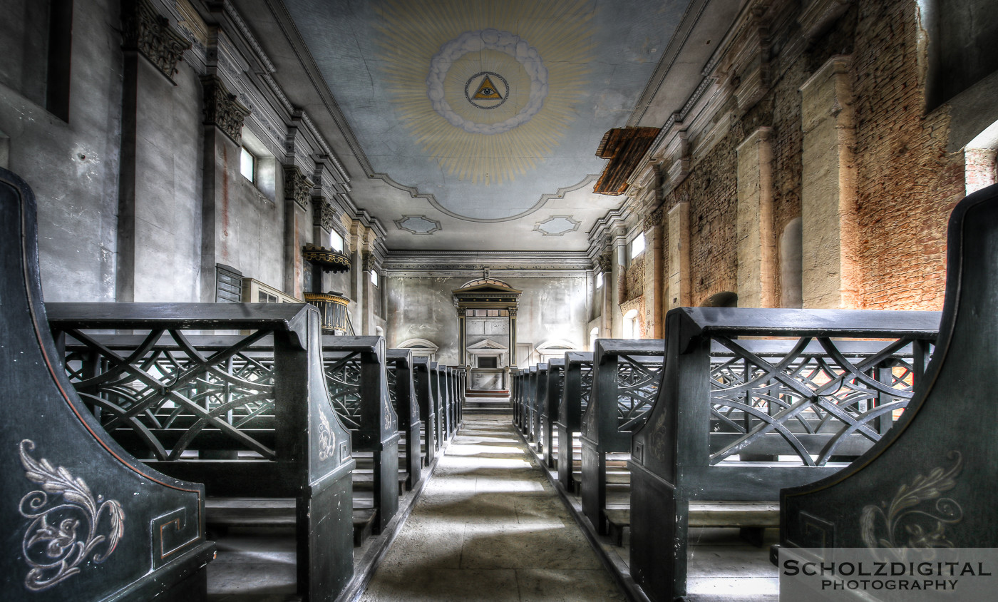 Abandoned, Abandoned Church, beelden, Decay, forgotten, Lost Place, Urban exploration, Urbex, urbexlocatie, verlassen, verlassene Kirche, Verlassene Orte