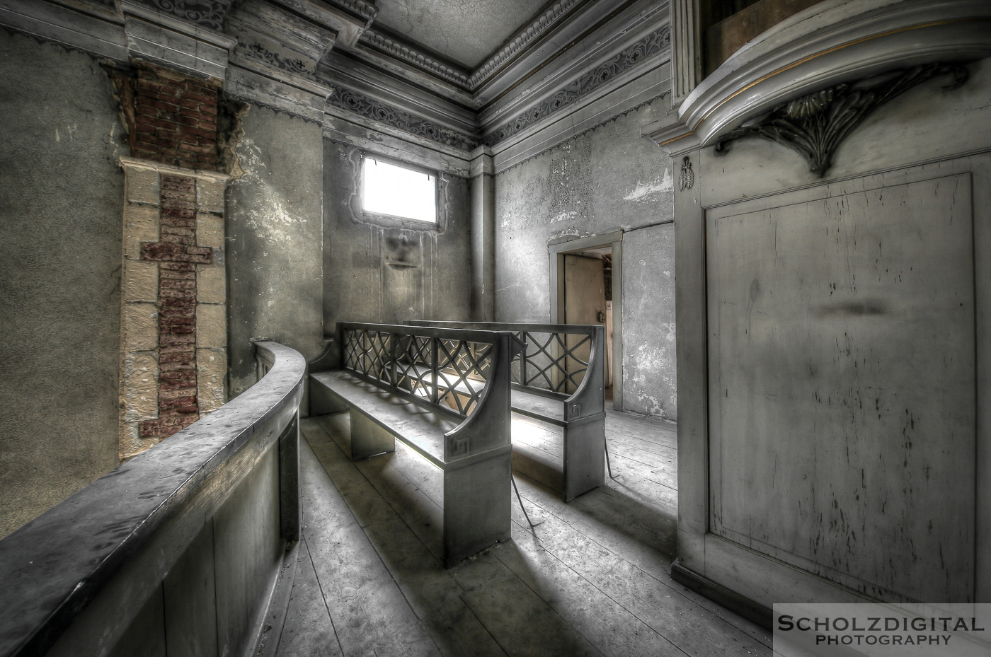 Abandoned, Abandoned Church, beelden, Decay, forgotten, Lost Place, Urban exploration, Urbex, urbexlocatie, verlassen, verlassene Kirche, Verlassene Orte