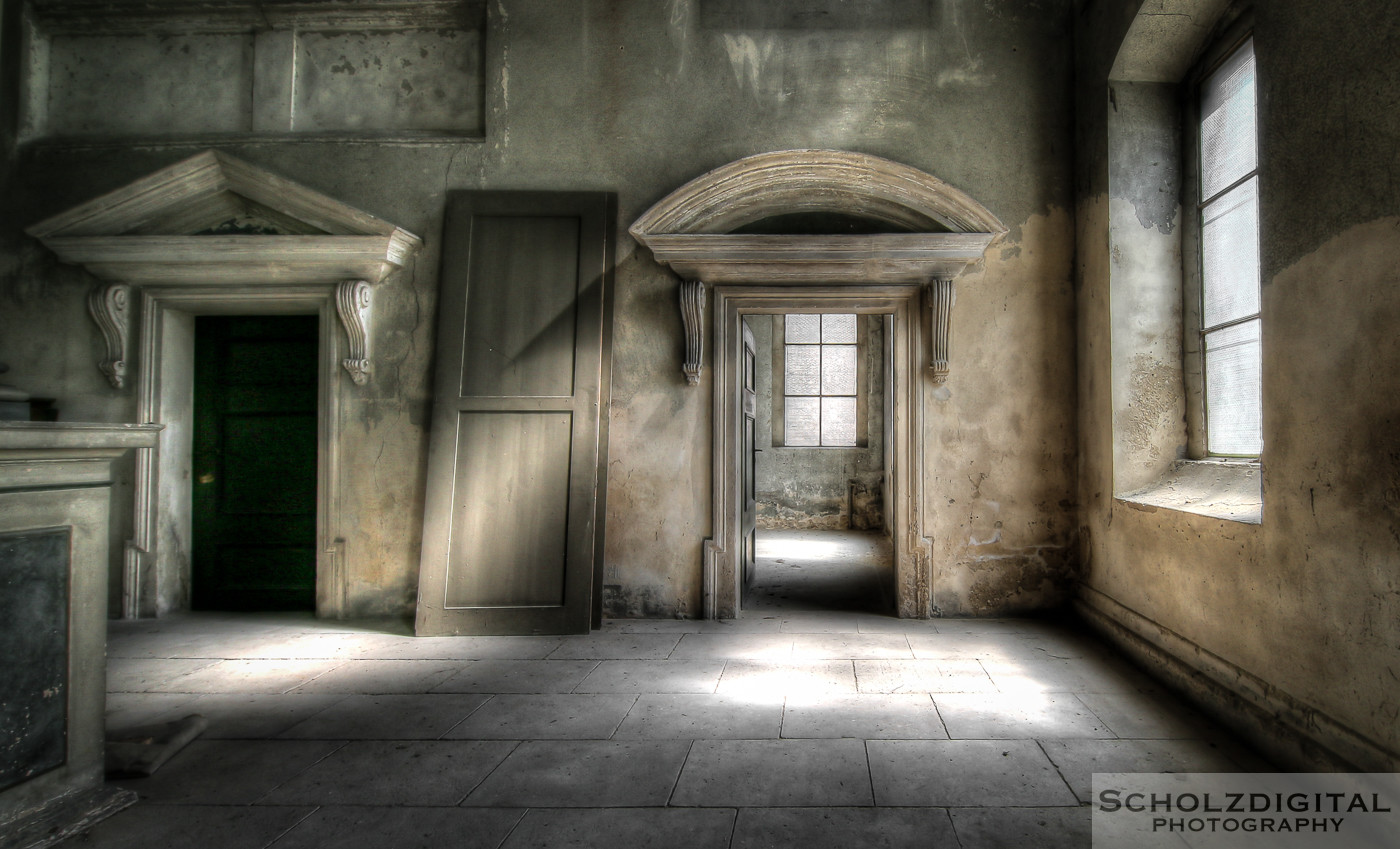 Abandoned, Abandoned Church, beelden, Decay, forgotten, Lost Place, Urban exploration, Urbex, urbexlocatie, verlassen, verlassene Kirche, Verlassene Orte