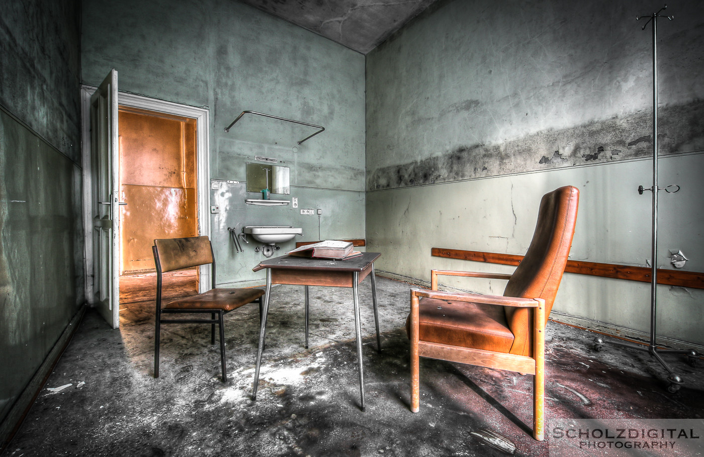 Abandoned, Decay, Lost Place, Urban exploration, Urbex, verlassen, Verlassene Orte, urbexlocatie, beelden, urban exploration, lost place, abandoned, forgotten, Verlassenes Krankenhaus, Clinic, Hospital, St. Henry Geburtsklinik,