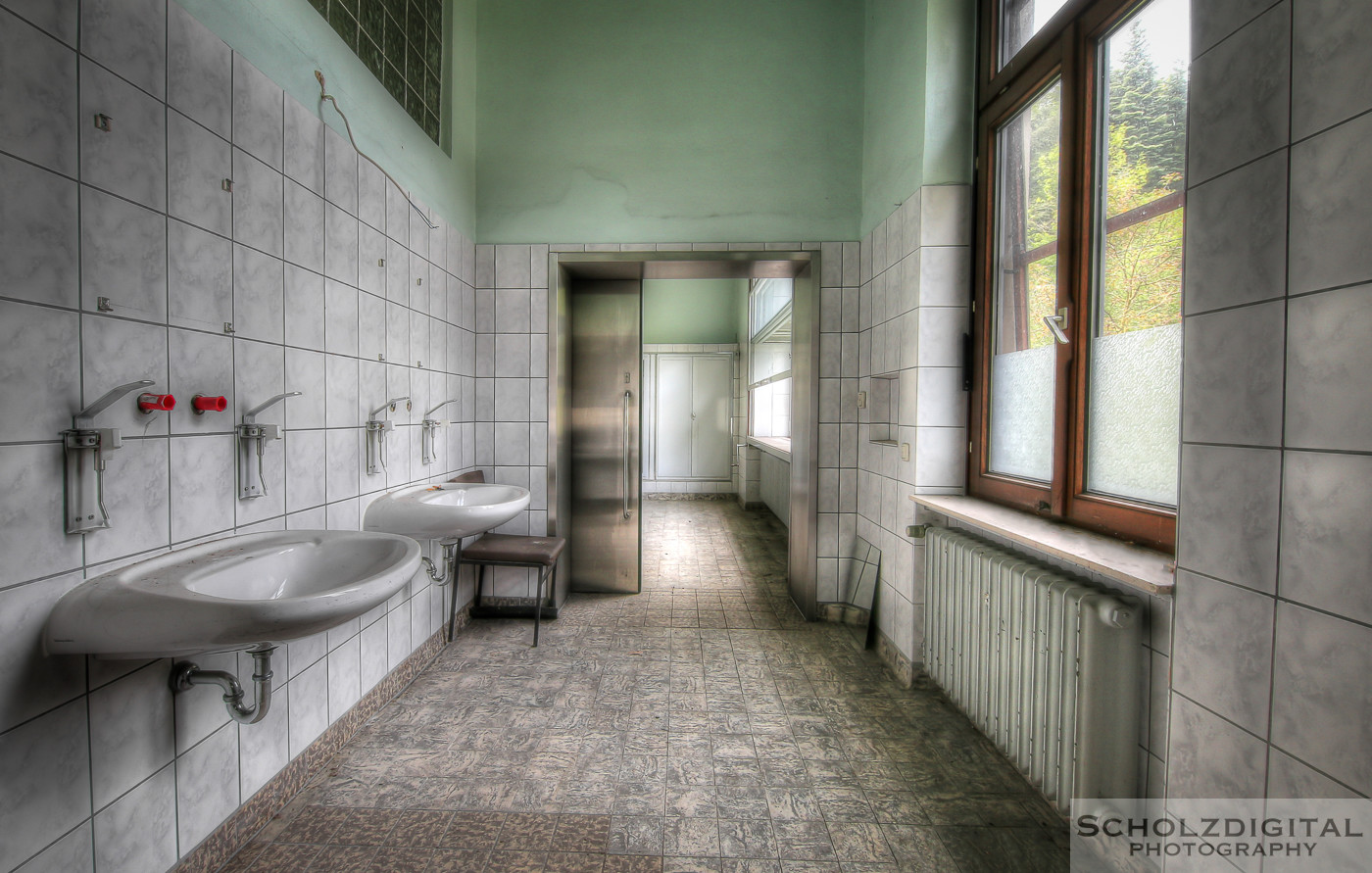 Abandoned, Decay, Lost Place, Urban exploration, Urbex, verlassen, Verlassene Orte, urbexlocatie, beelden, urban exploration, lost place, abandoned, forgotten, Verlassenes Krankenhaus, Clinic, Hospital, St. Henry Geburtsklinik,