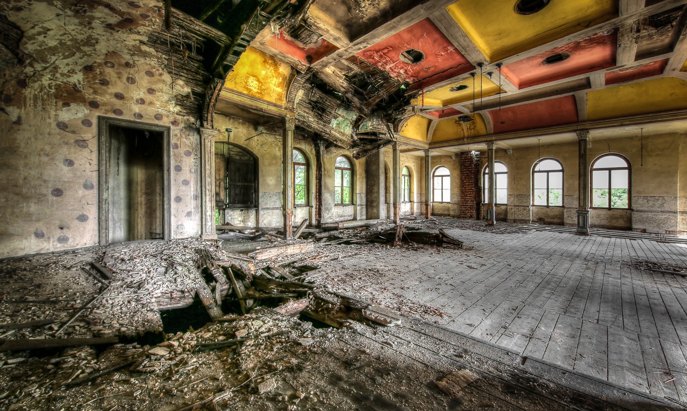 abandoned, Ballroom, Ballsaal Lego, Balzaal, beelden, decay, forgotten, Kulturhaus, Lost Place, Sachsen, urban exploration, urbex, urbexlocatie, verlassen, Verlassene Orte, Verlassene Orte in Deutschland