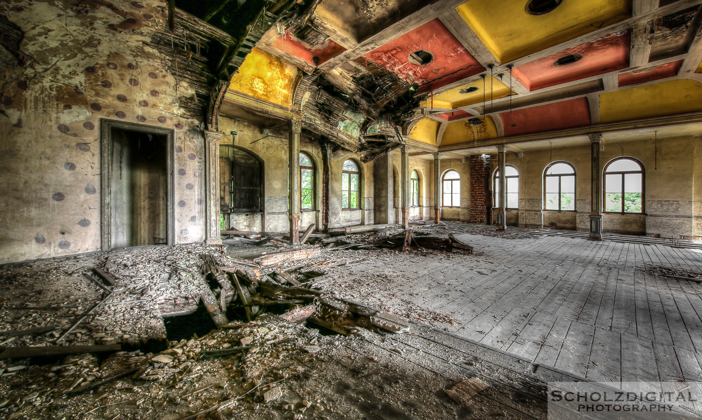 abandoned, Ballroom, Ballsaal Lego, Balzaal, beelden, decay, forgotten, Kulturhaus, Lost Place, Sachsen, urban exploration, urbex, urbexlocatie, verlassen, Verlassene Orte, Verlassene Orte in Deutschland