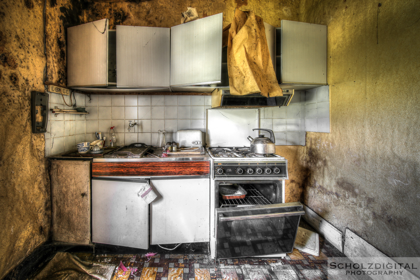 Abandoned, Decay, Lost Place, Urban exploration, Urbex, verlassen, Verlassene Orte, urbexlocatie, beelden, urban exploration, lost place, abandoned, forgotten, Mold Stair House, Belgien, belgie, Belgium, Mold House, Schimmelhaus, Maison, Ferme