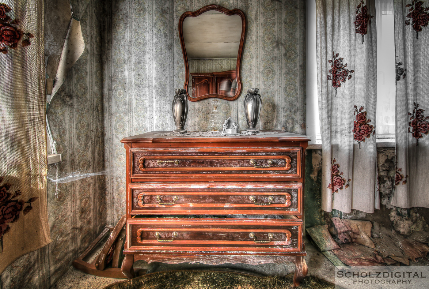 Abandoned, Decay, Lost Place, Urban exploration, Urbex, verlassen, Verlassene Orte, urbexlocatie, beelden, urban exploration, lost place, abandoned, forgotten, Mold Stair House, Belgien, belgie, Belgium, Mold House, Schimmelhaus, Maison, Ferme