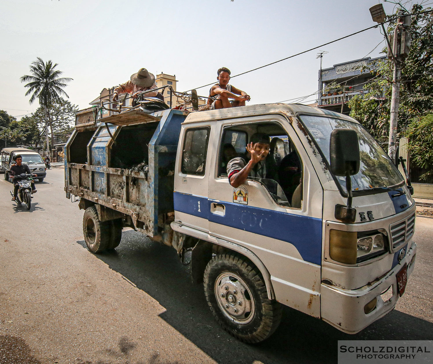 Exploring, Travelling, Myanmar, Mandalay, Birma, Burma, Traffic, Streetphotography, Travelling, Wanderlust,  Southeastasia, asia, travel, globetrotter, travelphotography, 