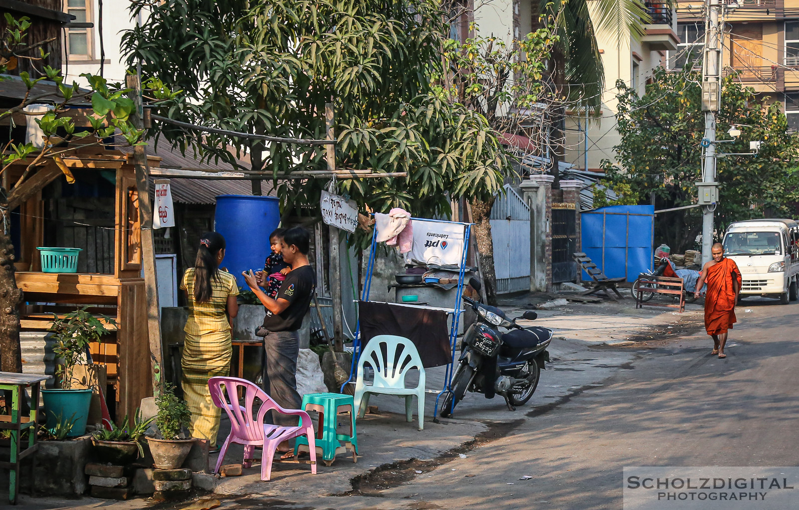 Exploring, Travelling, Myanmar, Mandalay, Birma, Burma, Traffic, Streetphotography, Travelling, Wanderlust, Southeastasia, asia, travel, globetrotter, travelphotography,