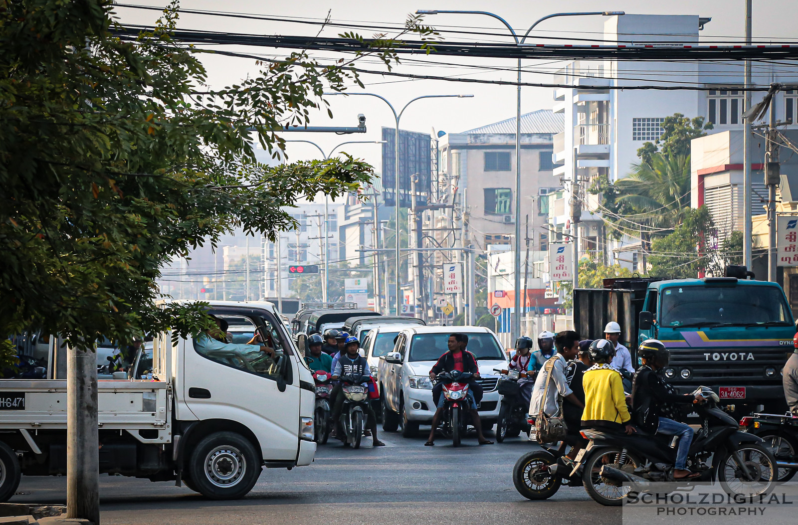 Exploring, Travelling, Myanmar, Mandalay, Birma, Burma, Traffic, Streetphotography, Travelling, Wanderlust, Southeastasia, asia, travel, globetrotter, travelphotography,