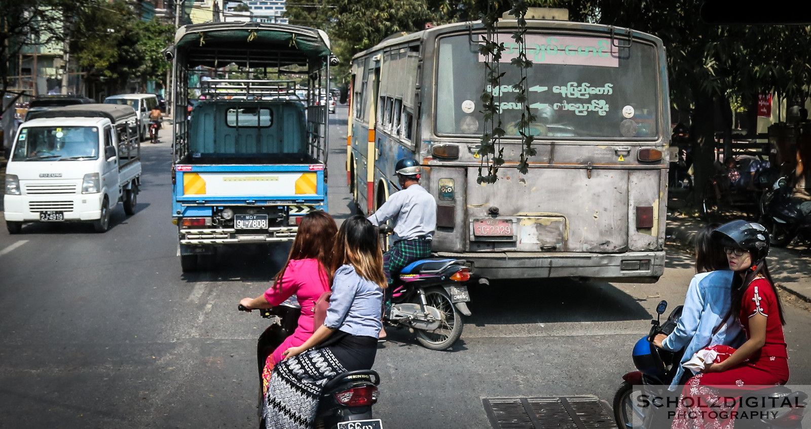 Exploring, Travelling, Myanmar, Mandalay, Birma, Burma, Traffic, Streetphotography, Travelling, Wanderlust, Southeastasia, asia, travel, globetrotter, travelphotography,