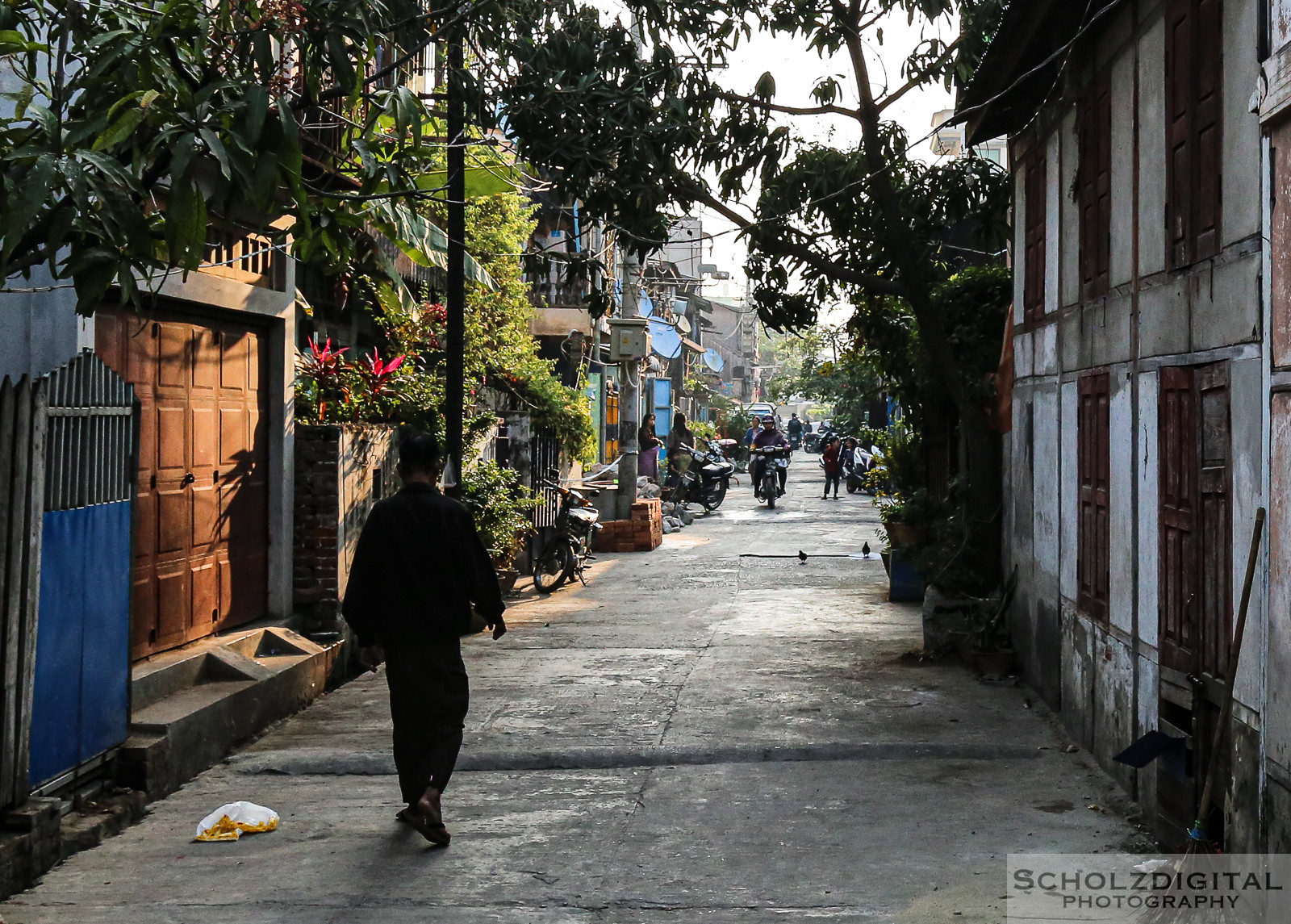 Exploring, Travelling, Myanmar, Mandalay, Birma, Burma, Traffic, Streetphotography, Travelling, Wanderlust, Southeastasia, asia, travel, globetrotter, travelphotography,