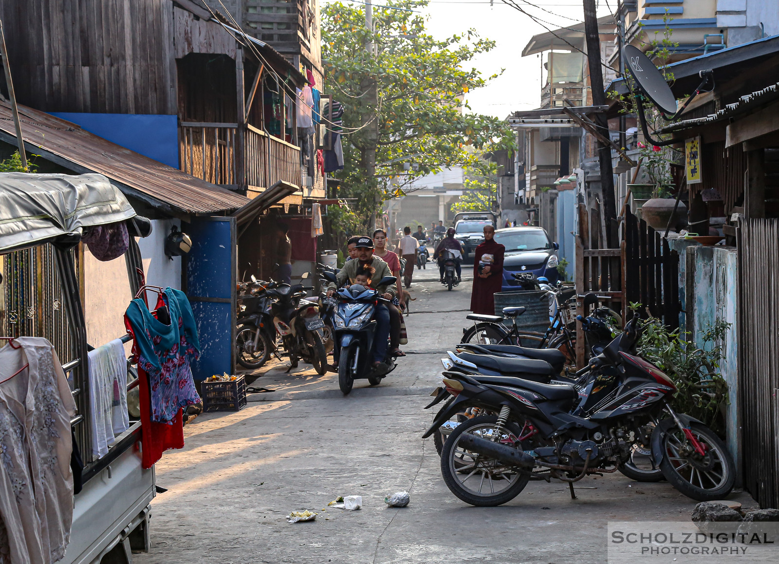 Exploring, Travelling, Myanmar, Mandalay, Birma, Burma, Traffic, Streetphotography, Travelling, Wanderlust, Southeastasia, asia, travel, globetrotter, travelphotography,