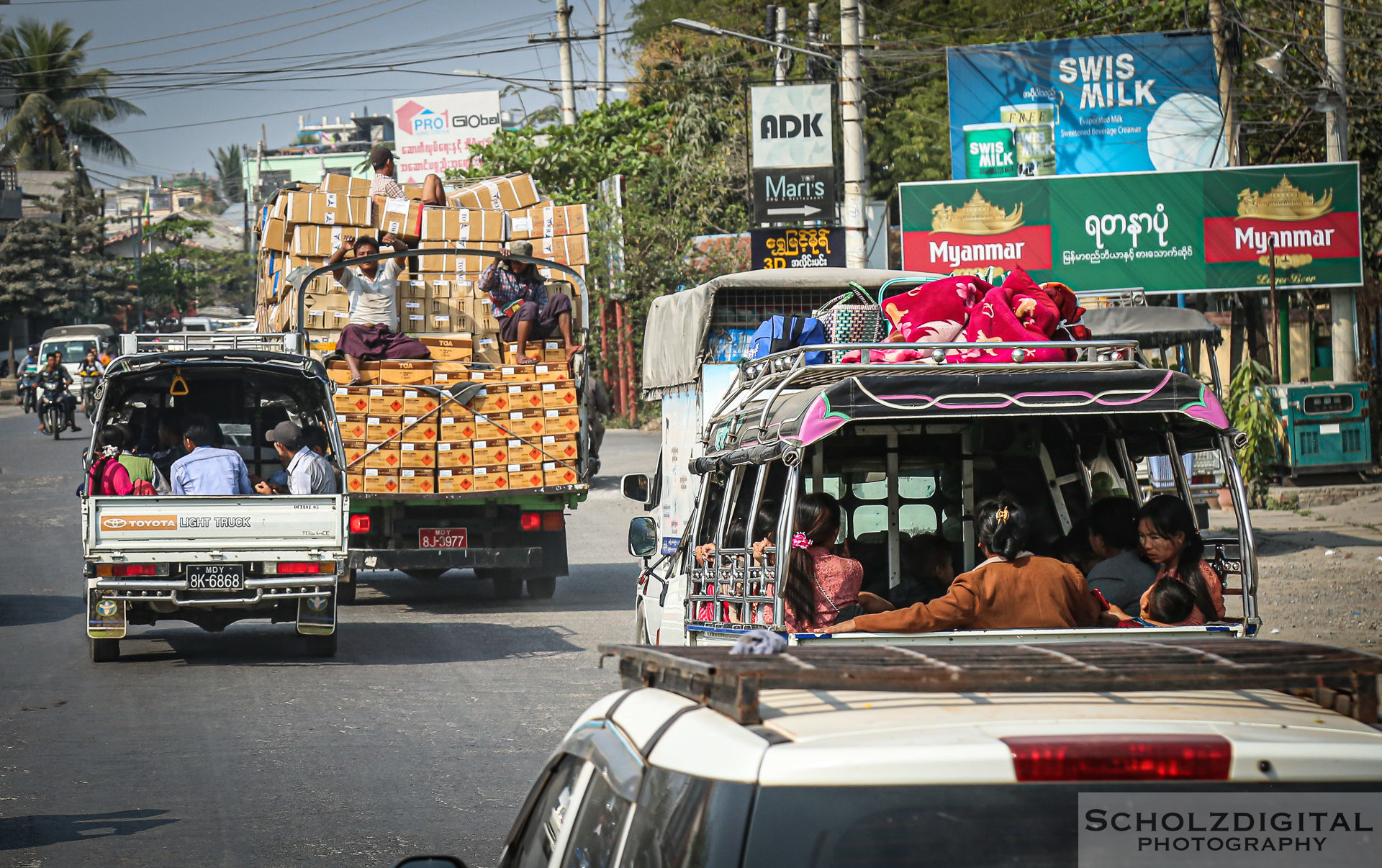 Exploring, Travelling, Myanmar, Mandalay, Birma, Burma, Traffic, Streetphotography, Travelling, Wanderlust, Southeastasia, asia, travel, globetrotter, travelphotography,