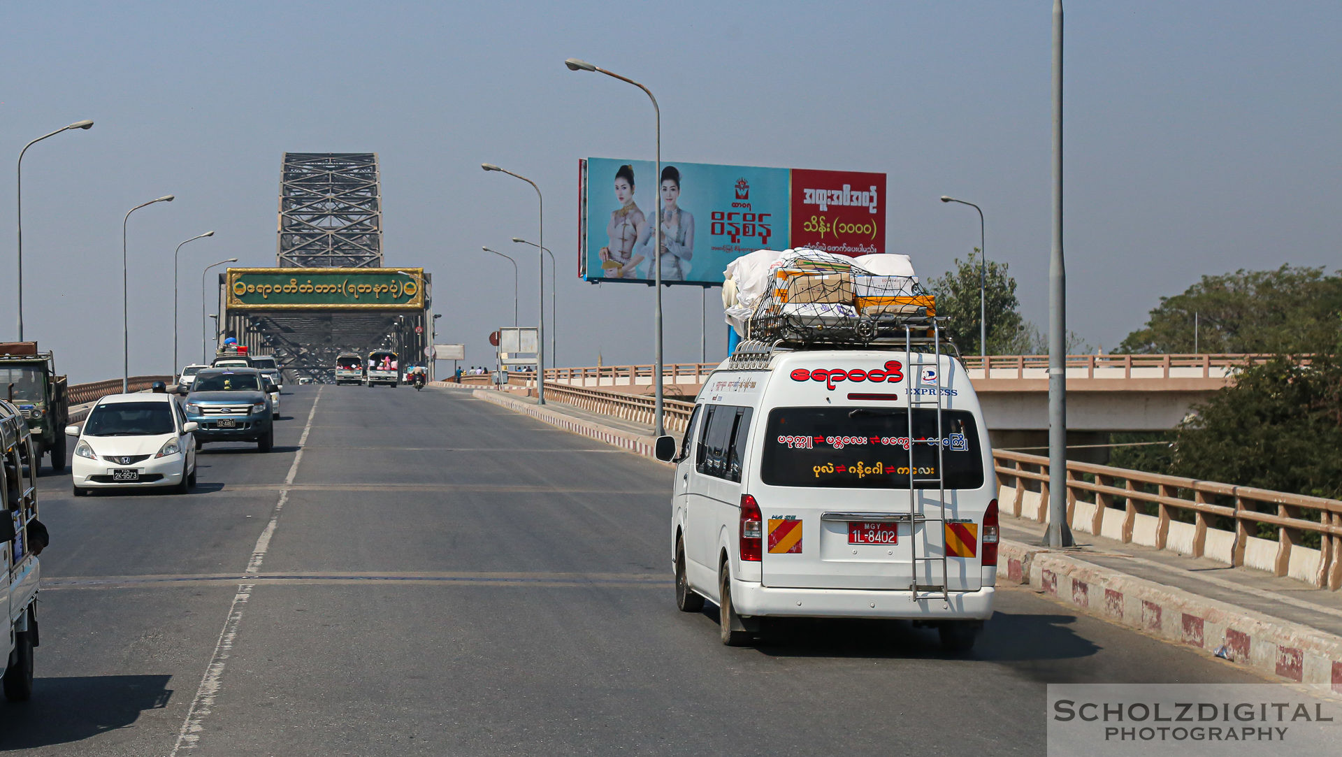 Exploring, Travelling, Myanmar, Mandalay, Birma, Burma, Traffic, Streetphotography, Travelling, Wanderlust, Southeastasia, asia, travel, globetrotter, travelphotography, Taxi