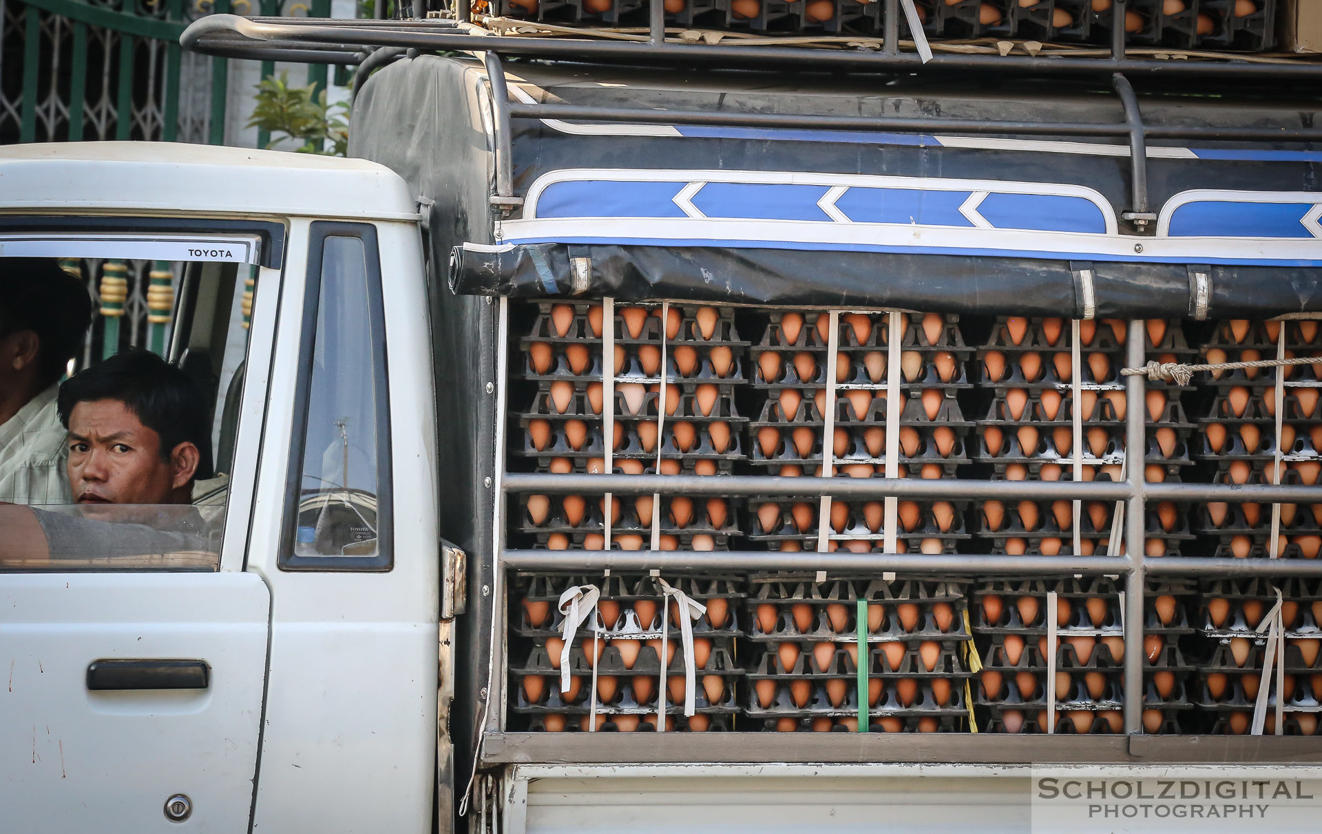 Exploring, Travelling, Myanmar, Mandalay, Birma, Burma, Traffic, Streetphotography, Travelling, Wanderlust, Southeastasia, asia, travel, globetrotter, travelphotography, Taxi