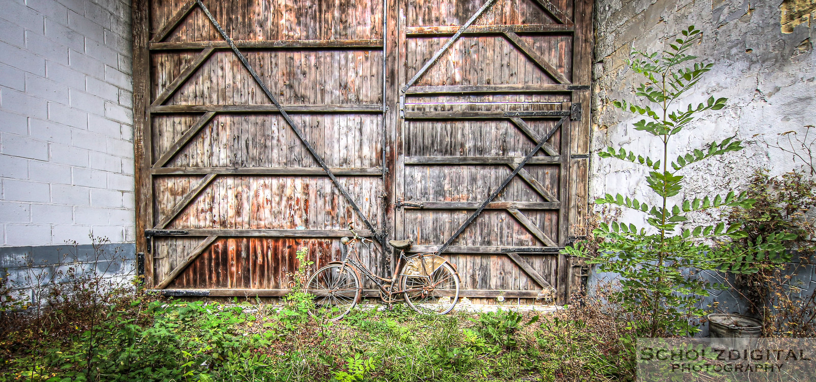 Abandoned, Decay, Lost Place, Urban exploration, Urbex, verlassen, Verlassene Orte, urbexlocatie, beelden, urban exploration, lost place, abandoned, forgotten, Farm Drapeaux, Maison, Bauernhof,