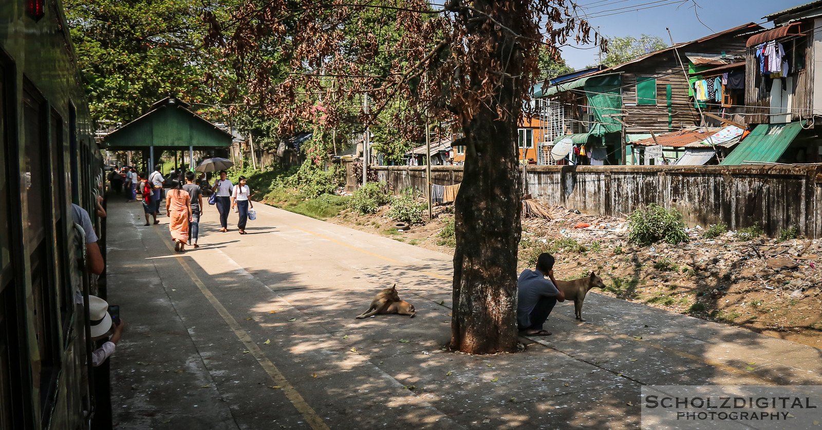 Exploring, Travelling, Myanmar, Birma, Burma, Streetphotography, Travelling, Wanderlust, Southeastasia, asia, travel, globetrotter, travelphotography, Yangon Circular Railway, Ringbahn, Rangun