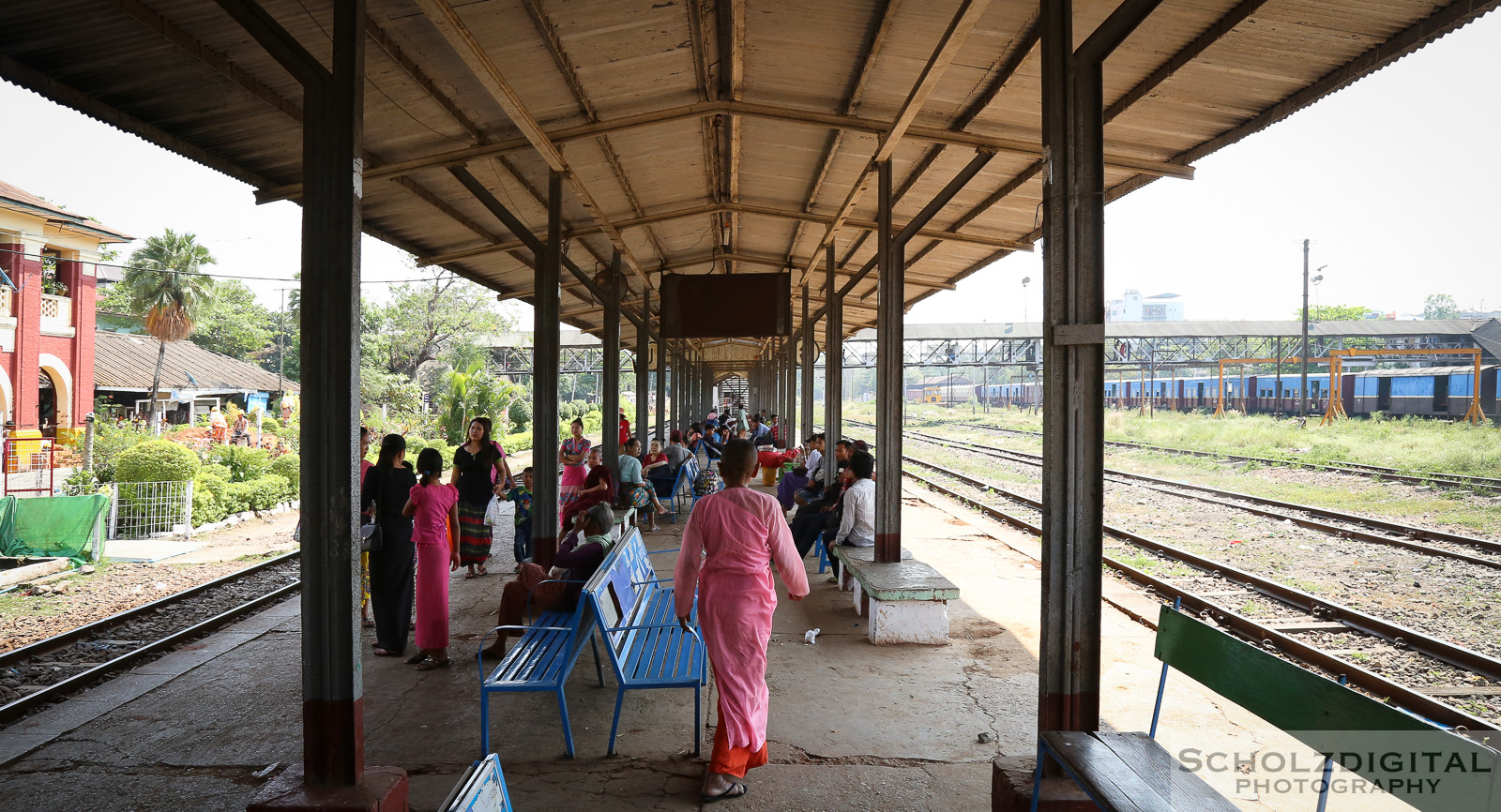 Exploring, Travelling, Myanmar, Birma, Burma, Streetphotography, Travelling, Wanderlust, Southeastasia, asia, travel, globetrotter, travelphotography, Yangon Circular Railway, Ringbahn, Rangun