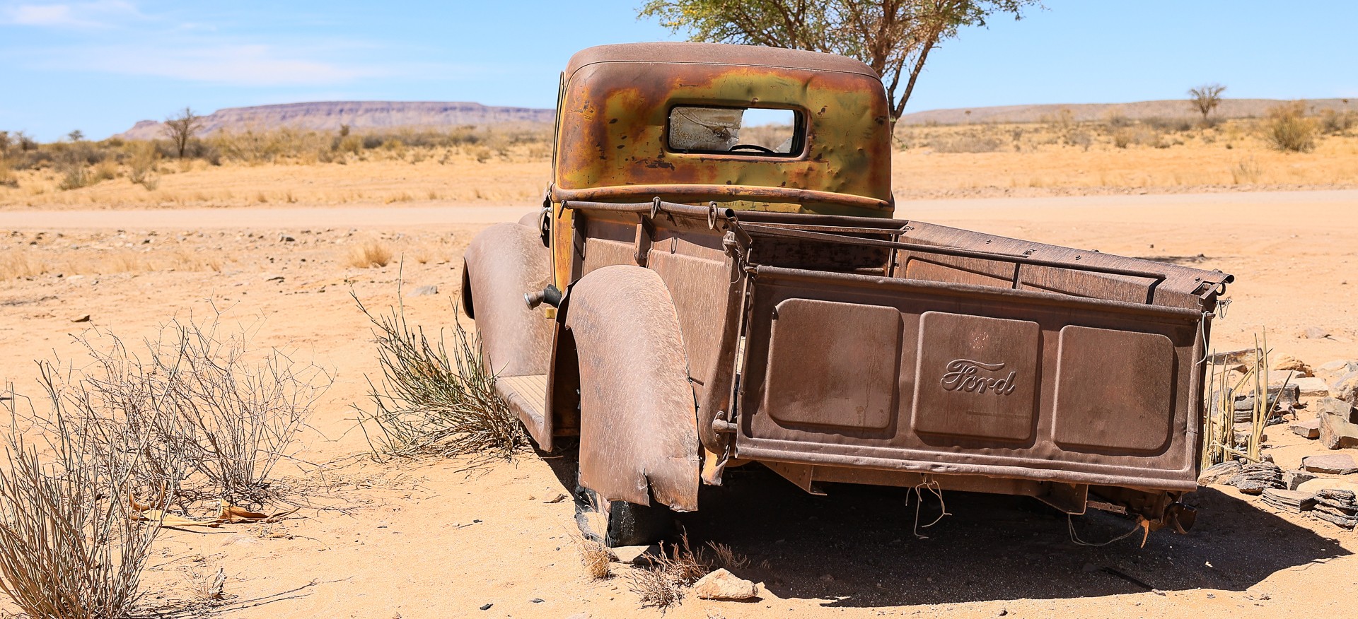 Namibia – Dusty Cars