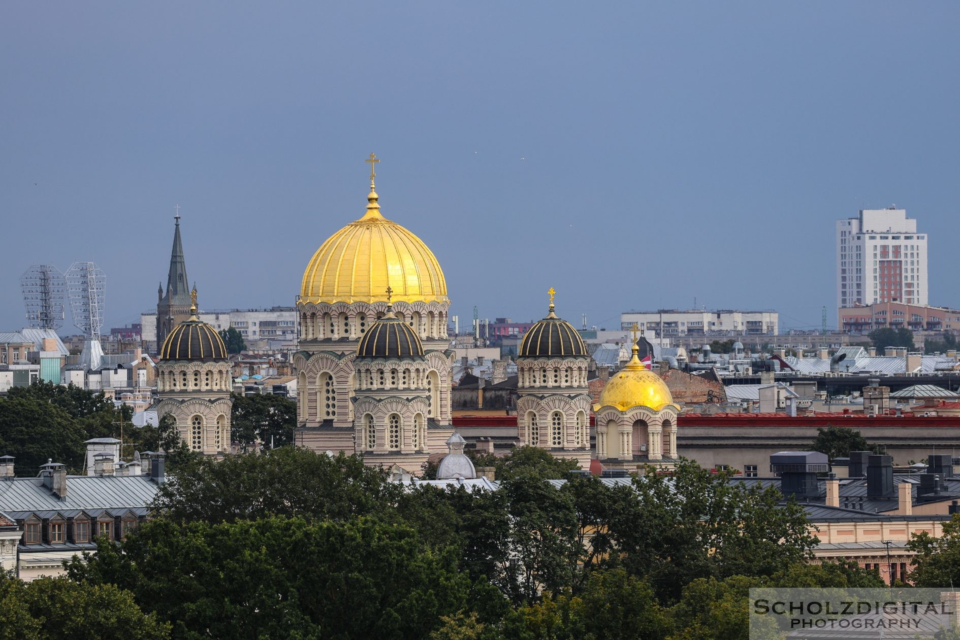 Die Geburtskathedrale in der lettischen Hauptstadt Riga (Rīgas Kristus Piedzimšanas pareizticīgo katedrāle) ist eine Kathedrale der Russisch-Orthodoxen Kirche. Sie ist die größte orthodoxe Kirche der baltischen Staaten.