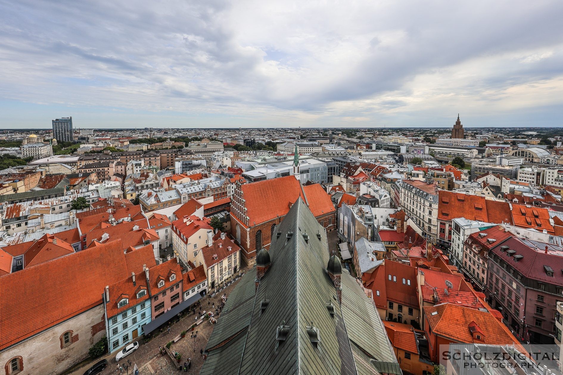 Auf dem Turm der Petrikirche: Panoramablick über die Stadt und die Daugava.