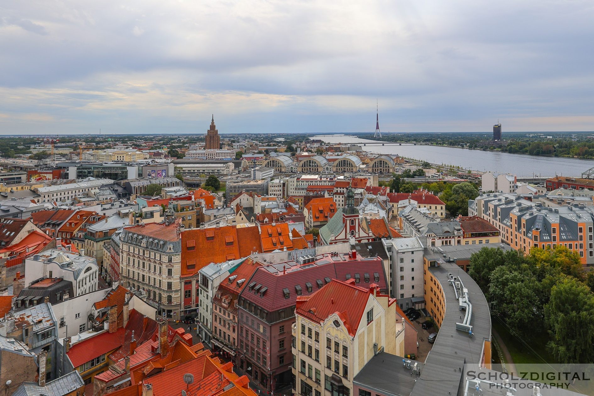 Auf dem Turm der Petrikirche: Panoramablick über die Stadt und die Daugava.