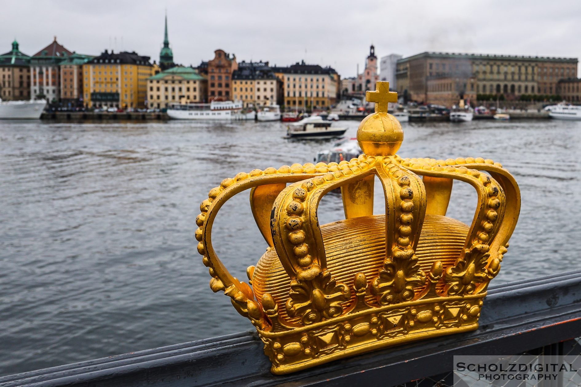 Blick von der Skeppsholmsbron auf den Königspalast Stockholm