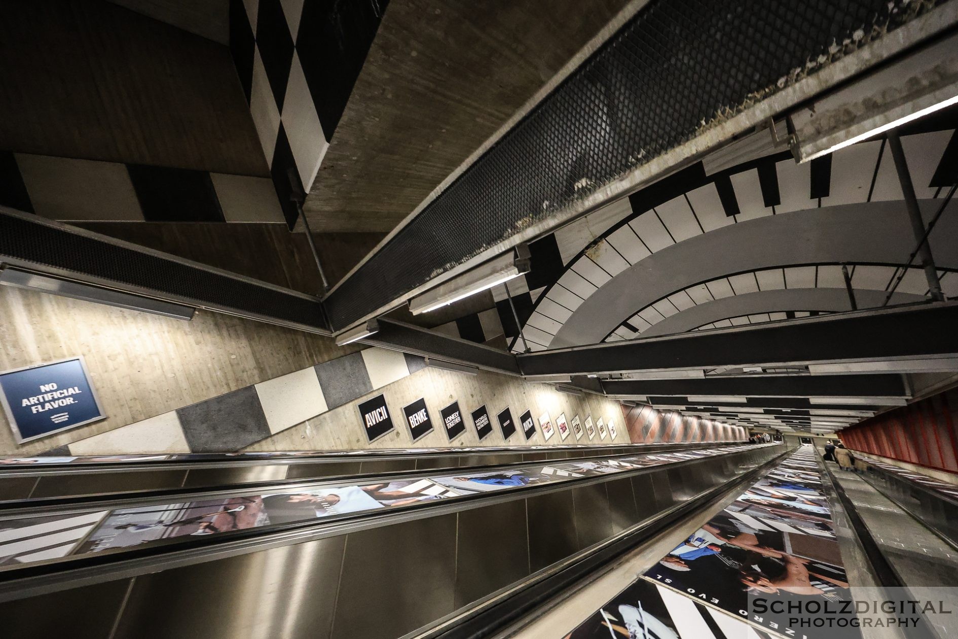 Unterirdische U-Bahn-Station Kungsträdgården mit Kunstinstallationen