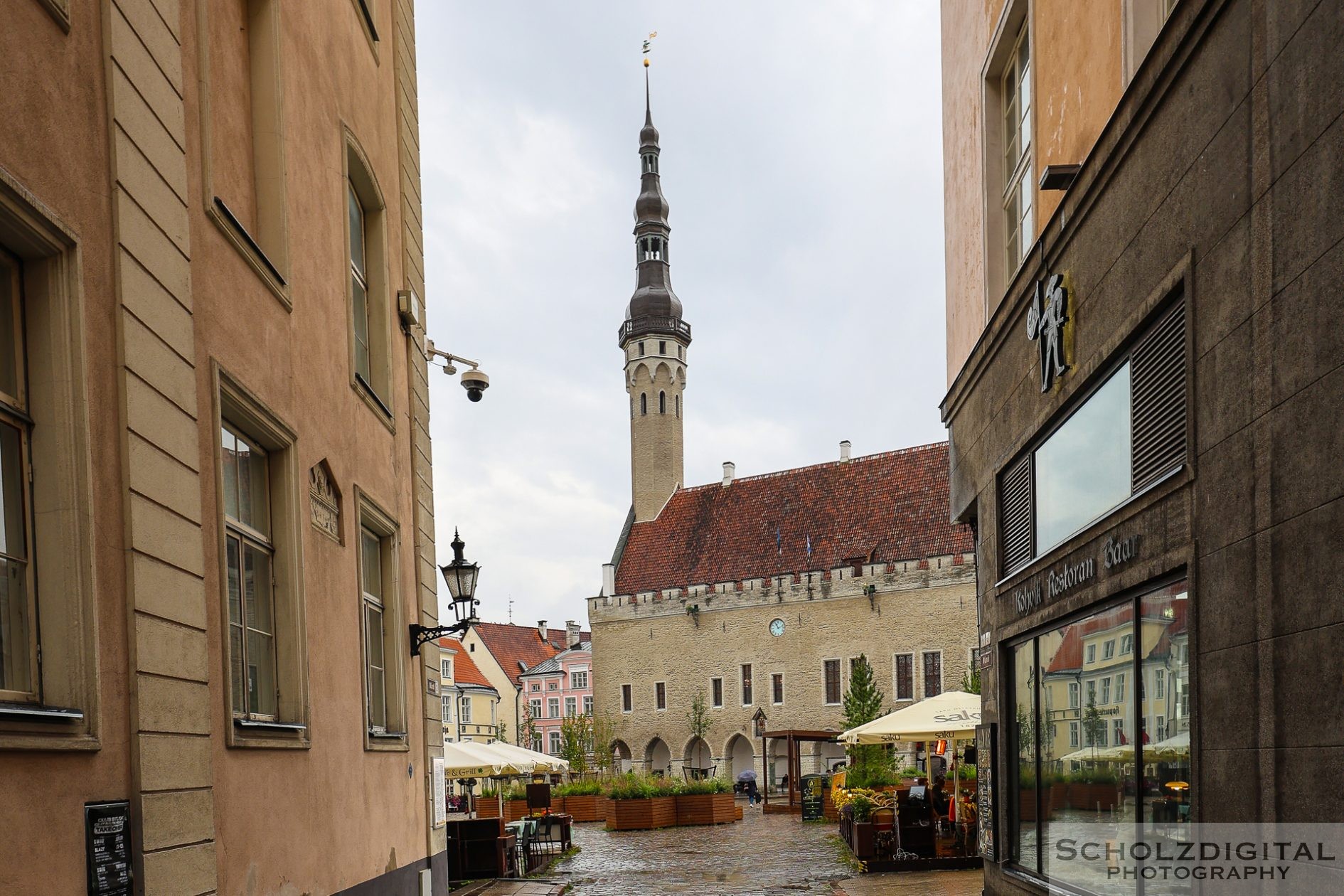 Rathausplatz im Regen