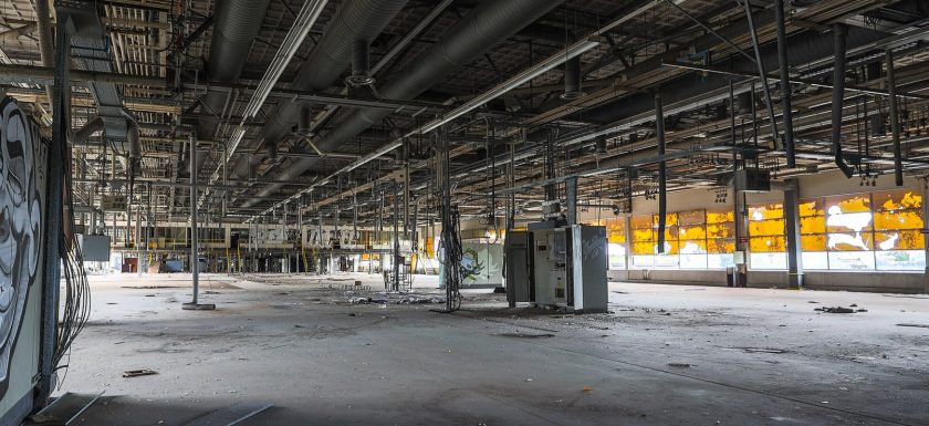 Verlassene Produktionshalle der alten Glühbirnenfabrik