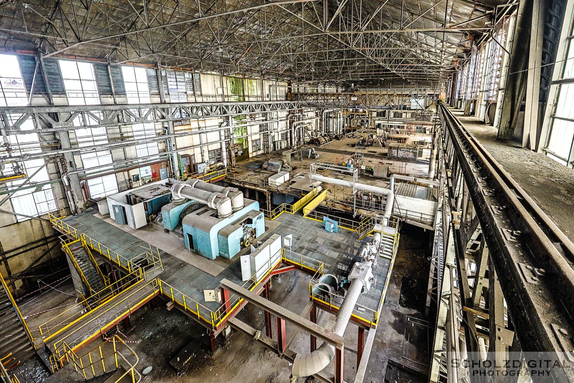 Turbinenhalle der verlassenen Blue Power Plant in Charleroi