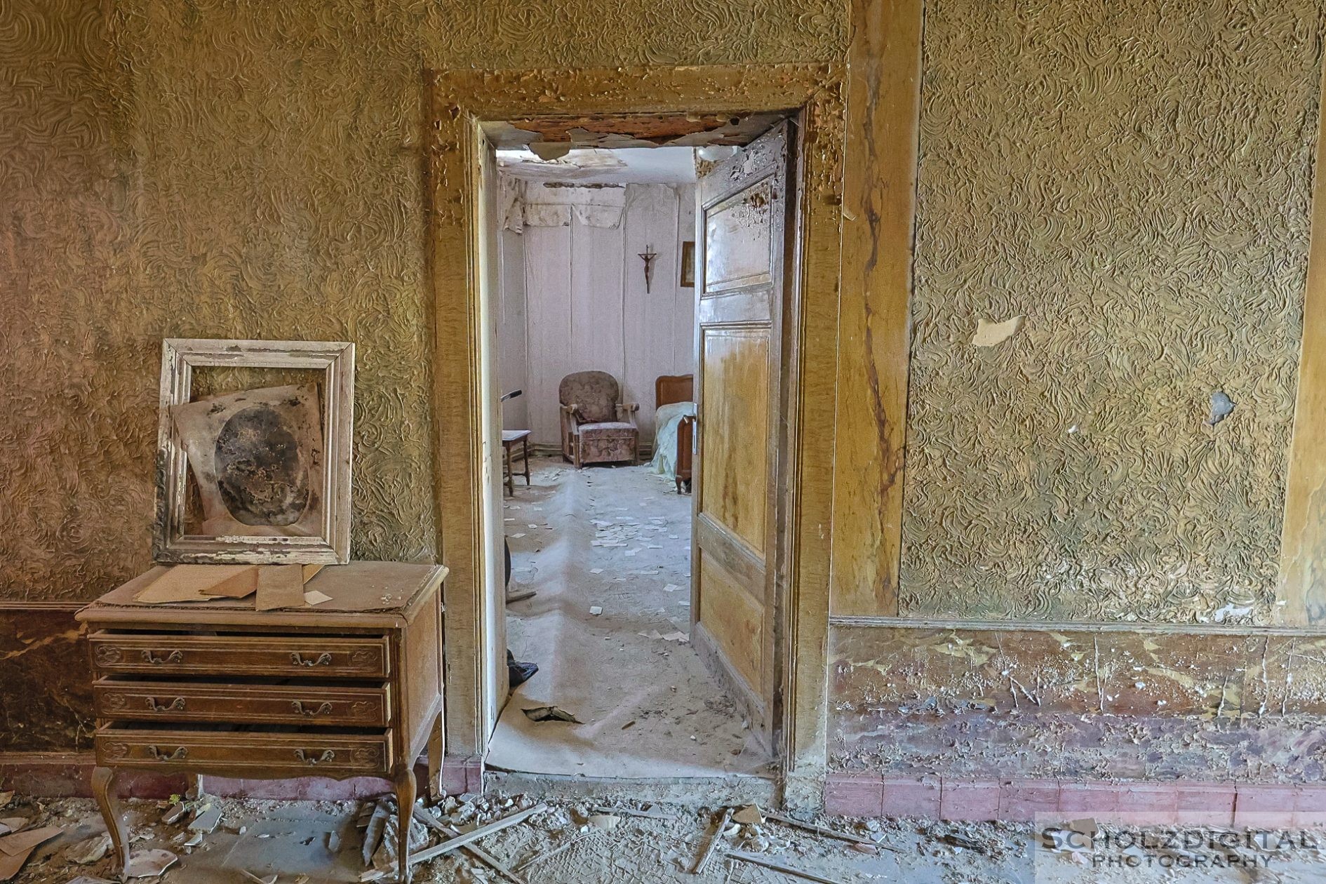 Blick in Schlafzimmer der Maison Decay
