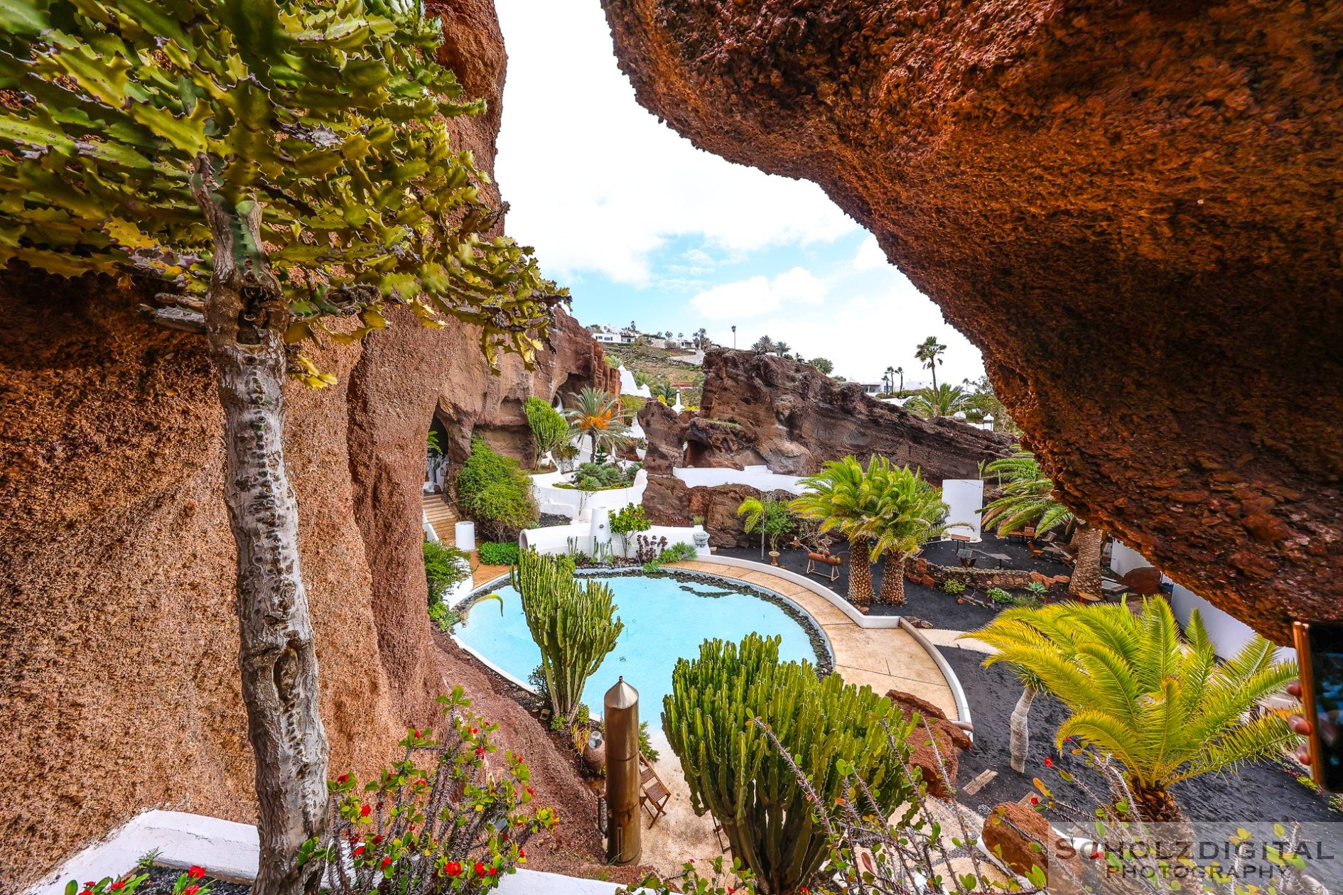 Architektur und Felslandschaft der ehemaligen Omar-Sharif-Villa Lagomar