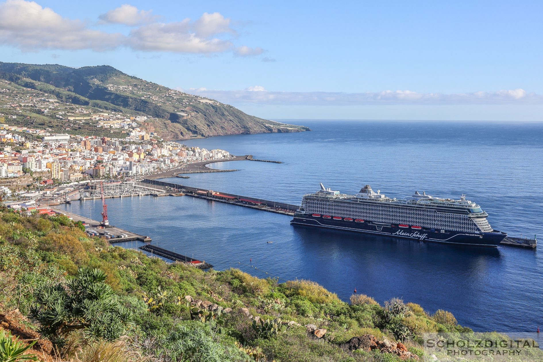 Hafen von Santa Cruz de La Palma mit der Mein Schiff Relax